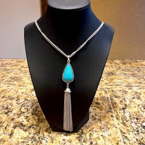 EUC Lucky Brand Necklace-Gorgeous silver toned turquoise stone 18” necklace